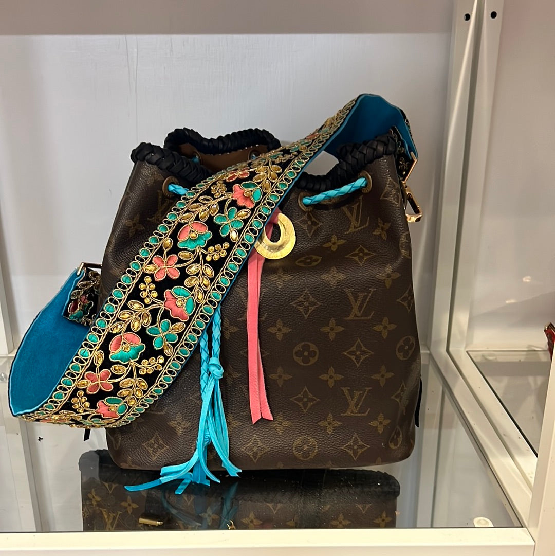 LV  Vintage louis vuitton handbags, Women handbags, Chic handbags