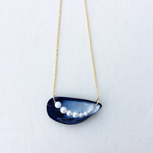 Mussel of Pearls Necklace